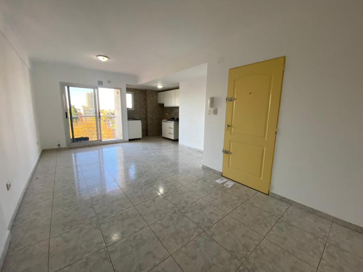 Departamento tres ambientes cochera en alquiler Venta en Wilde centro