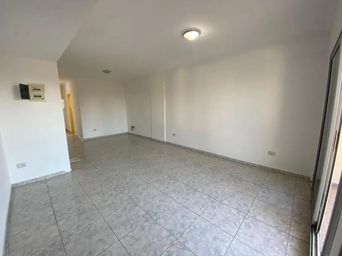Departamento tres ambientes cochera en alquiler Venta en Wilde centro 5