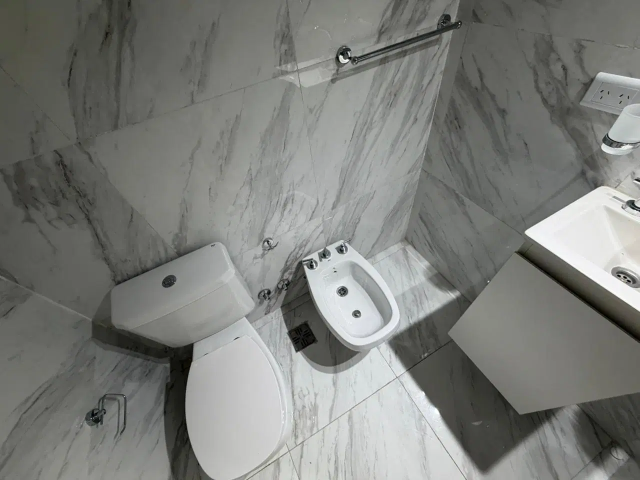 Departamento monoambiente con balcón en alquiler en Wilde 4