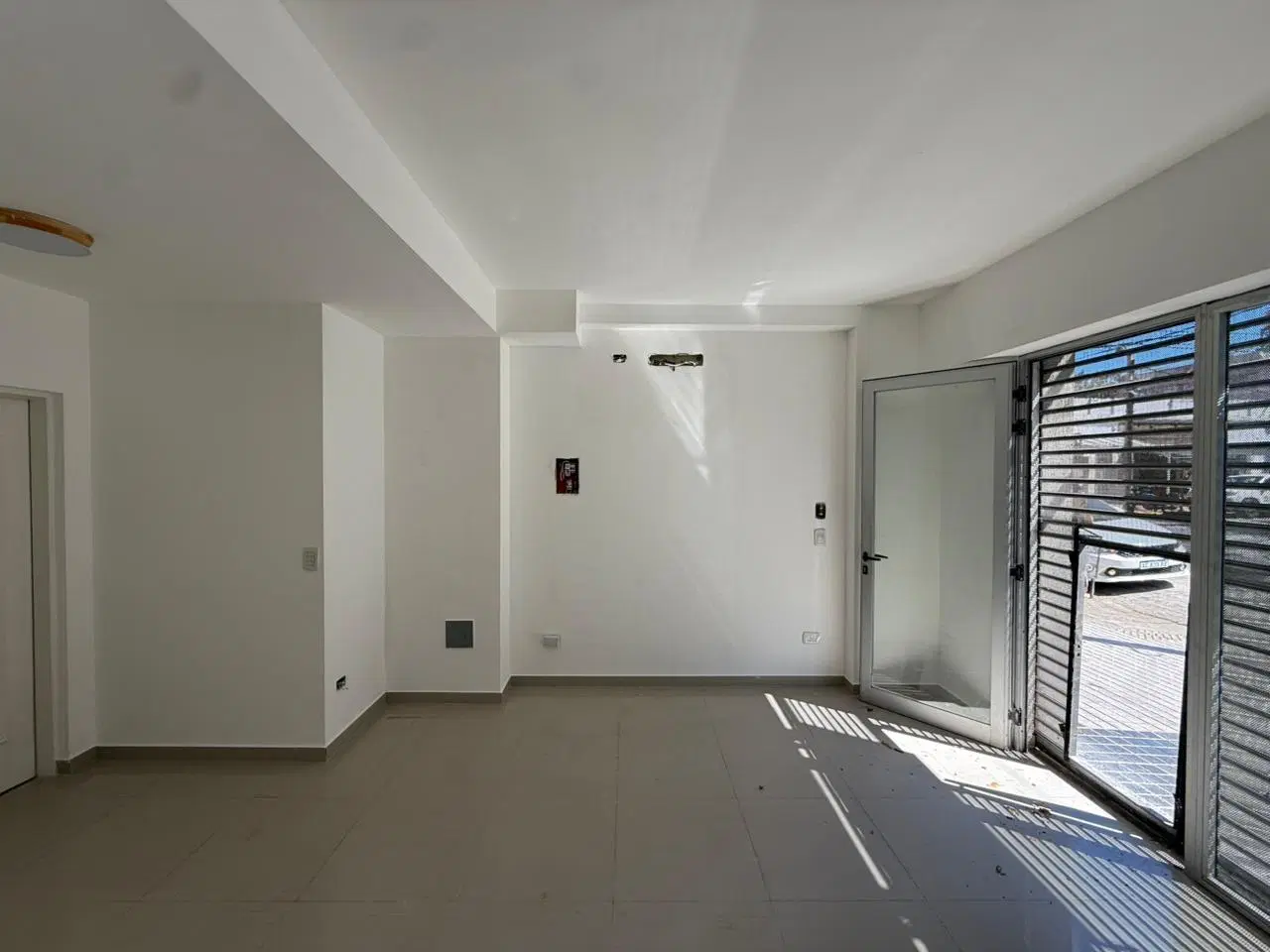 Local comercial en alquiler en wilde centro 4