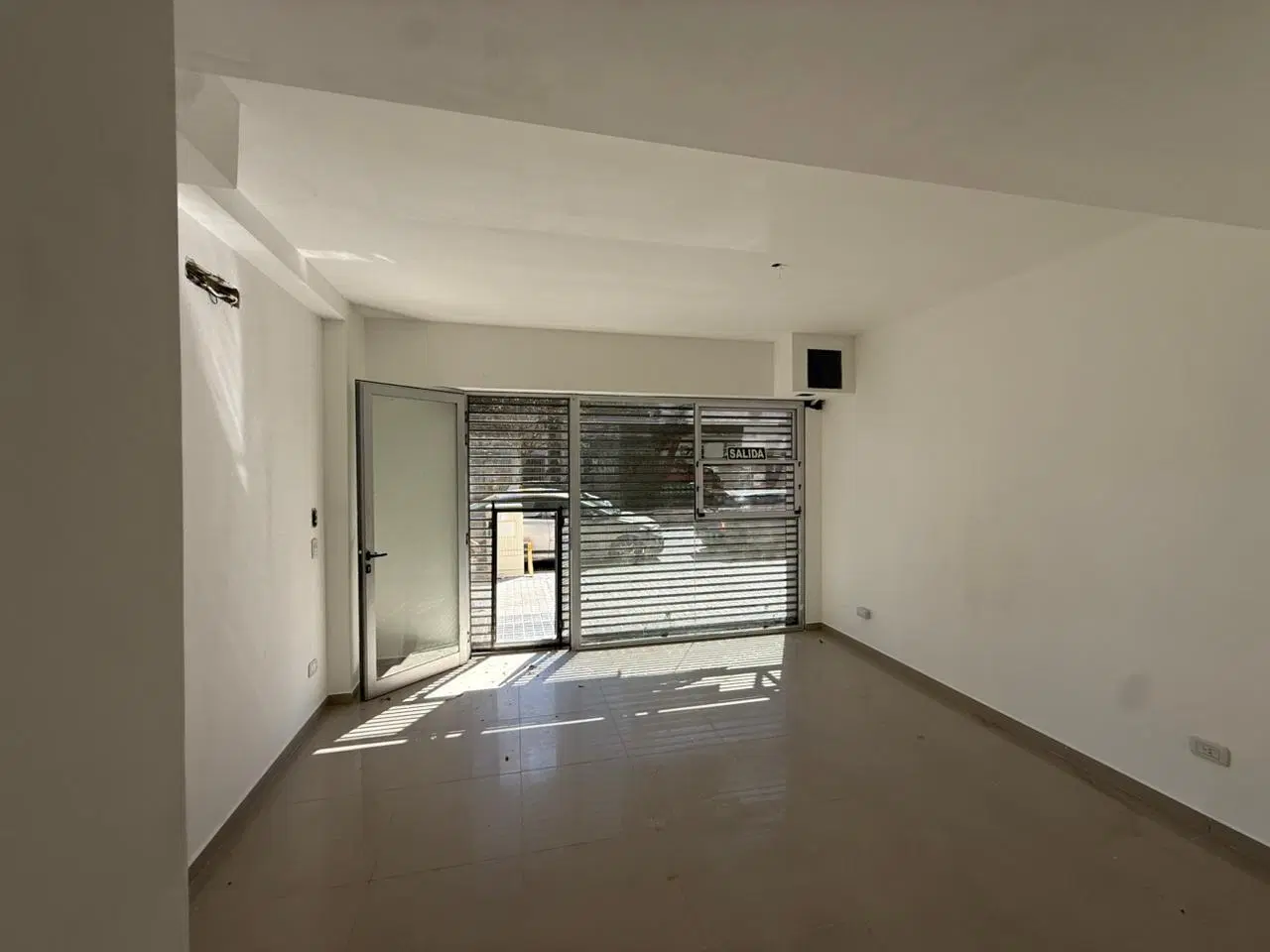 Local comercial en alquiler en wilde centro 1