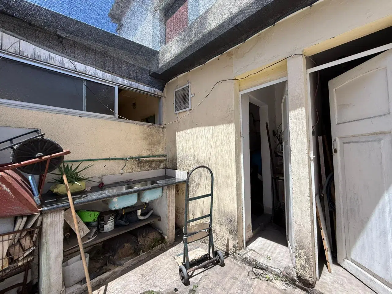 Galpón en Wilde departamento tres ambientes inversor taller en venta 3