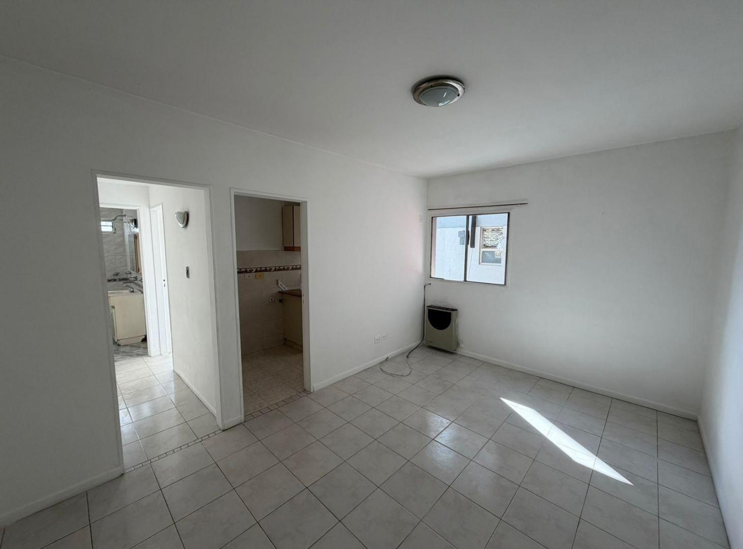 Departamento dos ambientes en Wilde en alquiler
