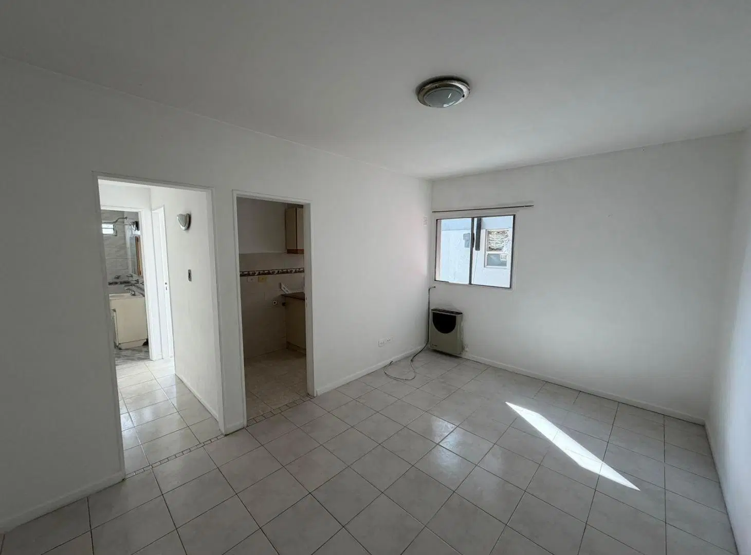 Departamento dos ambientes en Wilde en alquiler 4