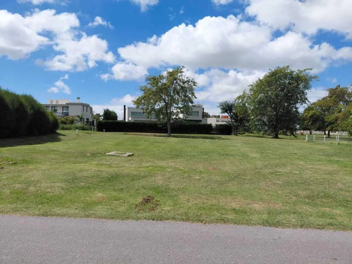 Lote de 739 m² en barrio Greenville en Berazategui Hudson en Venta 4