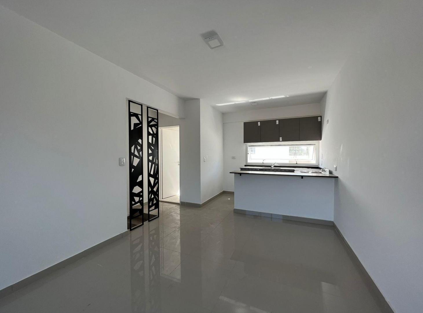 Foto de Departamento duplex tres ambientes con cochera en venta en Wilde, imagen 3