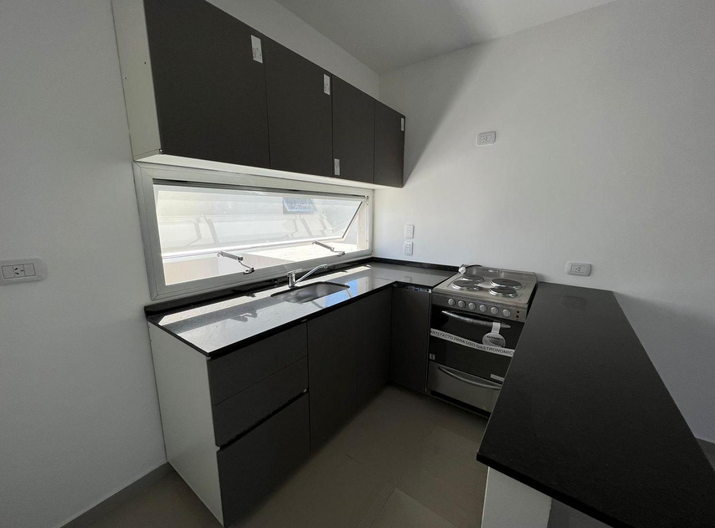 Foto de Departamento duplex tres ambientes con cochera en venta en Wilde, imagen 4