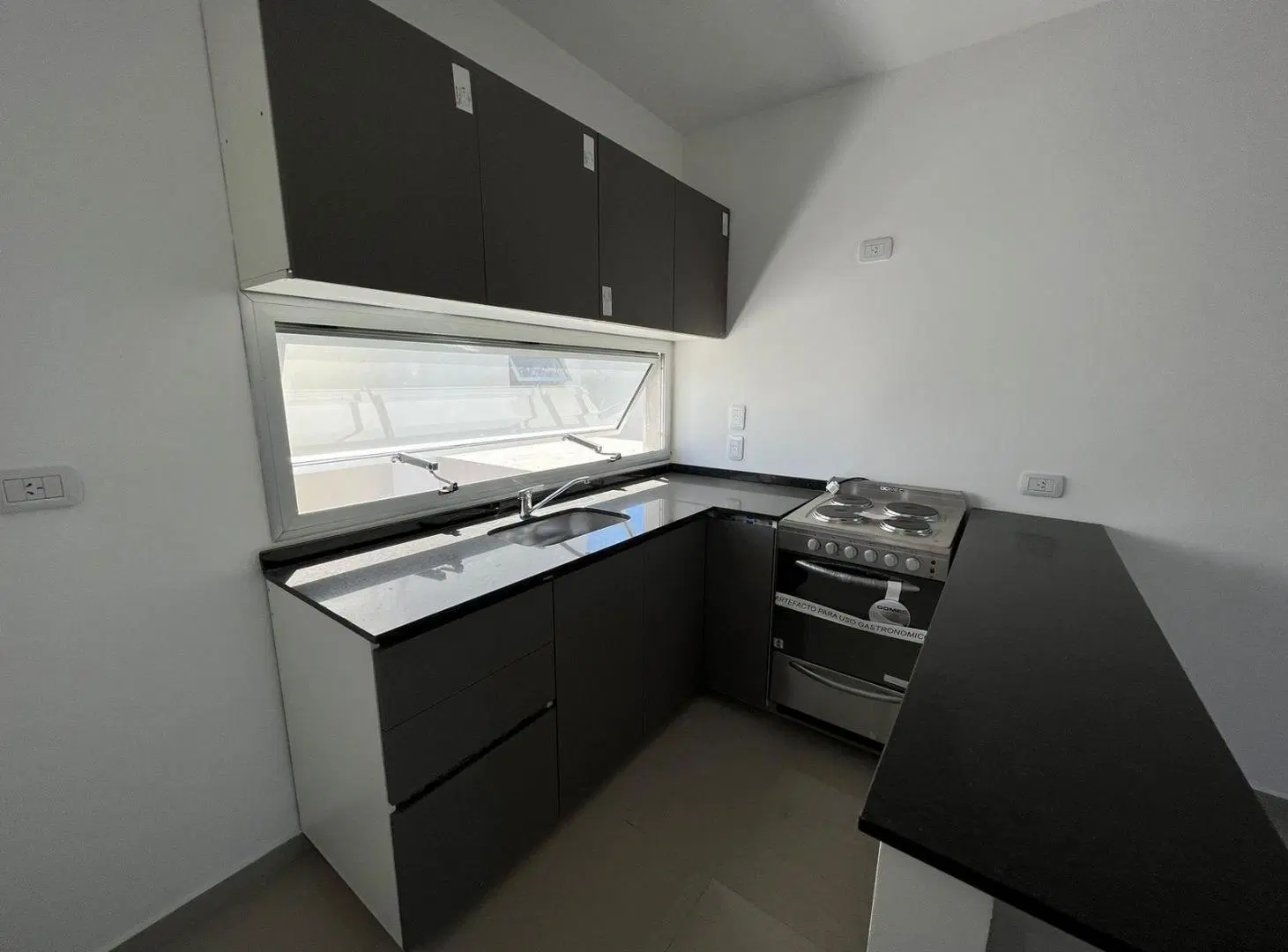 Departamento duplex tres ambientes con cochera en venta en Wilde 2