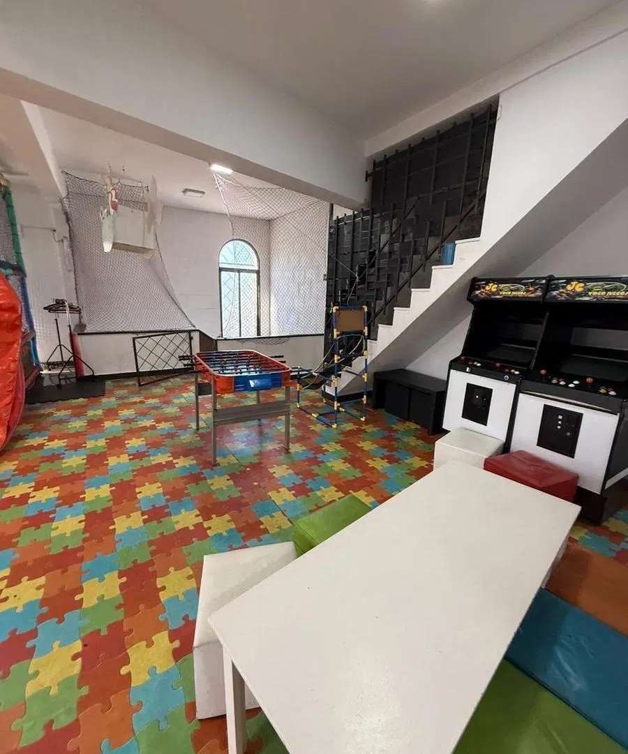Salon de fiestas . Ideal para trabajarlo 4