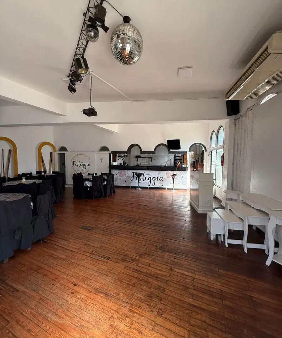Salon de fiestas . Ideal para trabajarlo 5