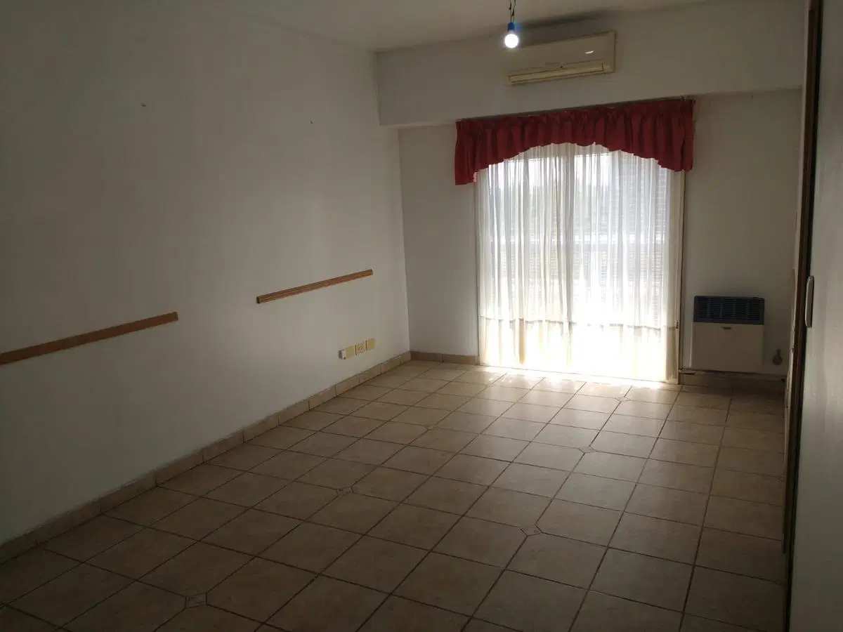 Departamento tres ambientes con cochera en venta en Sarandi 1