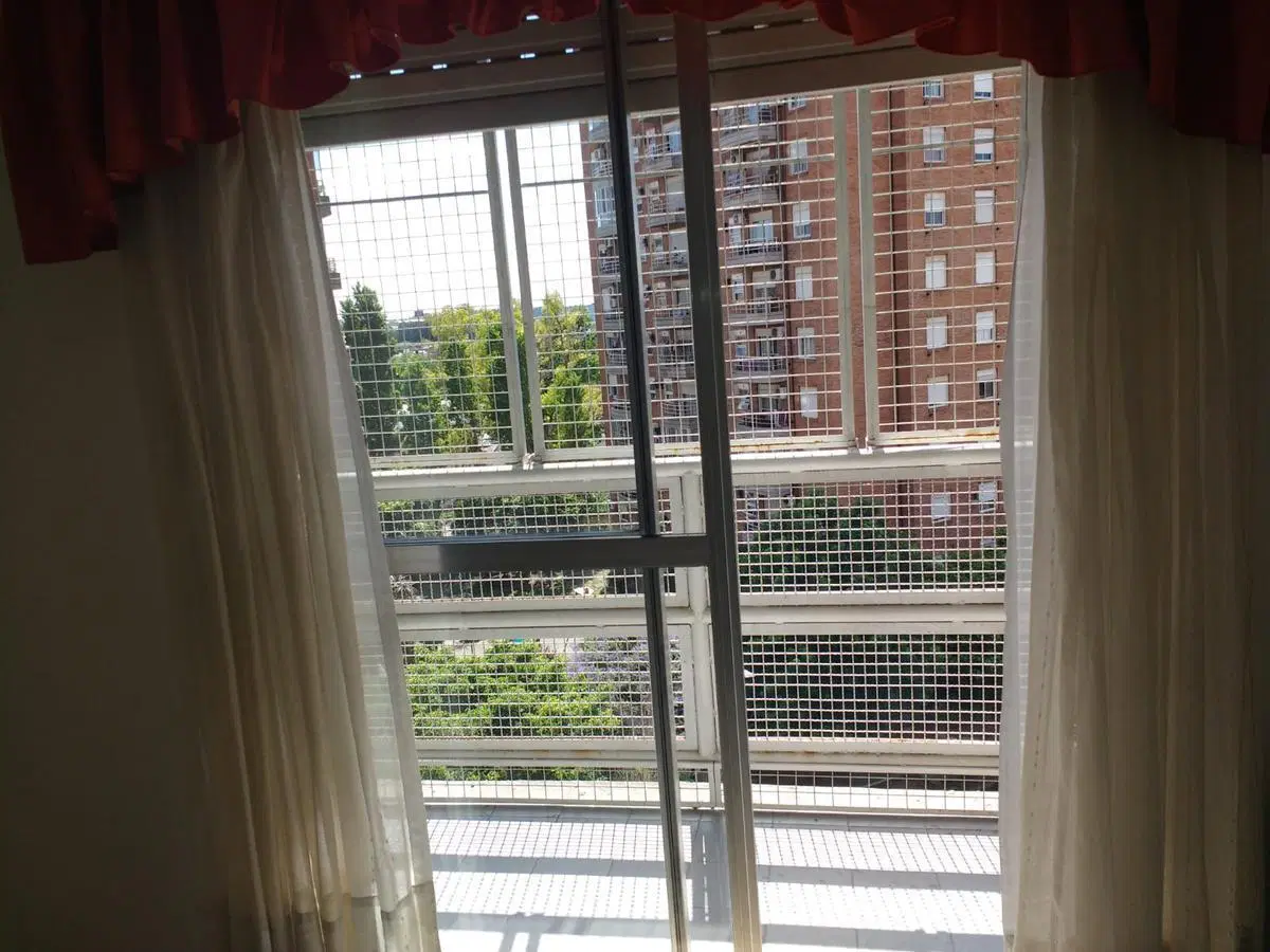 Departamento tres ambientes con cochera en venta en Sarandi 5