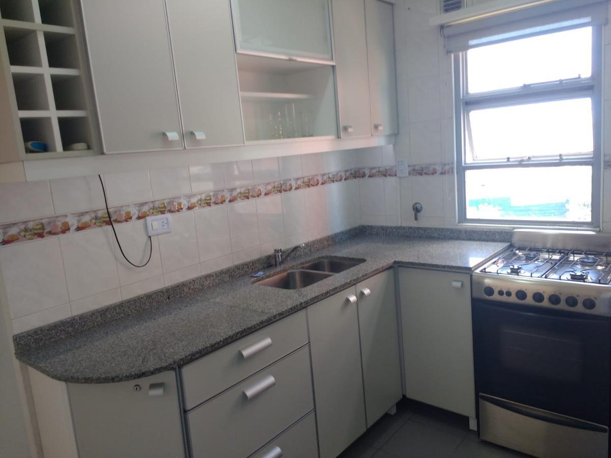 Foto de Departamento tres ambientes con cochera en venta en Sarandi, imagen 2