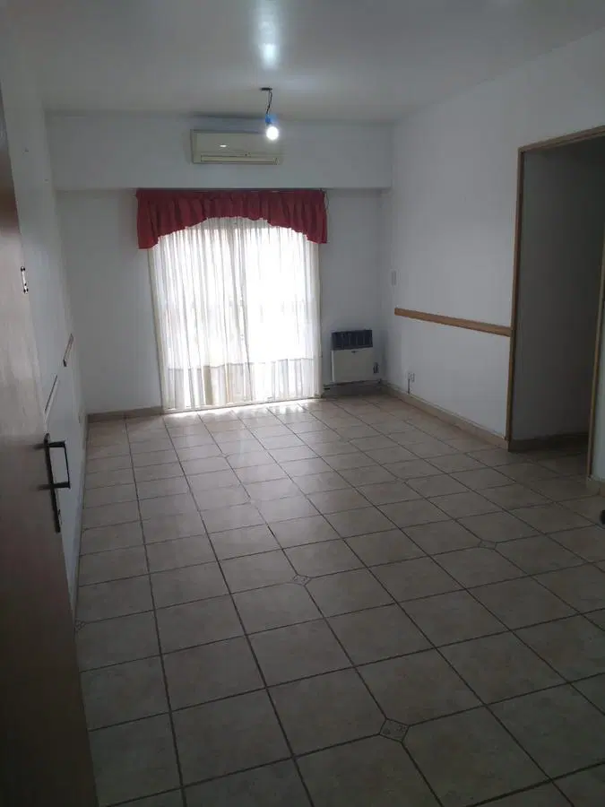 Departamento tres ambientes con cochera en venta en Sarandi 2