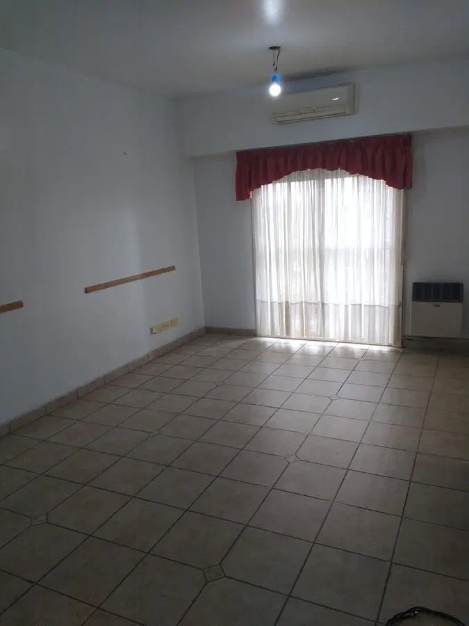 Departamento tres ambientes con cochera en venta en Sarandi 3