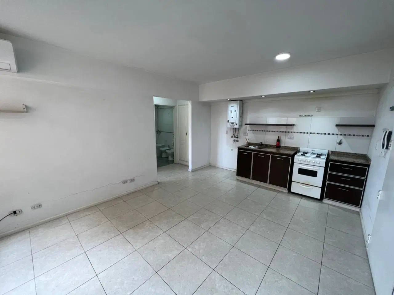 Departamento de dos ambientes en alquiler en Villa Dominico 3