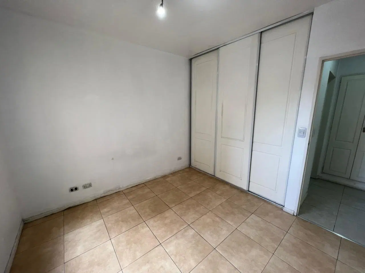 Departamento de dos ambientes en alquiler en Villa Dominico 4