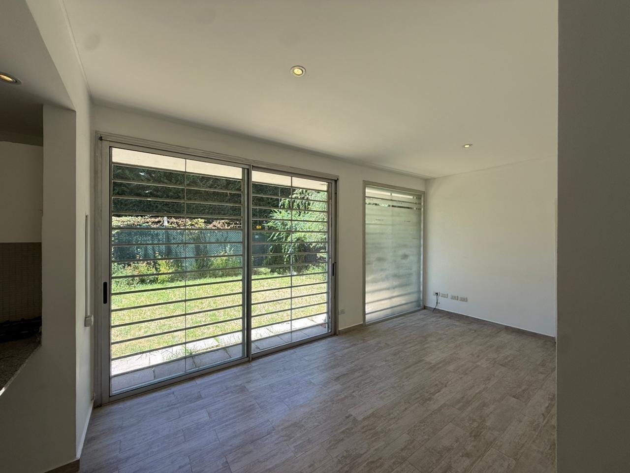 Departamento dos ambientes patio nuevo quilmes externo en venta