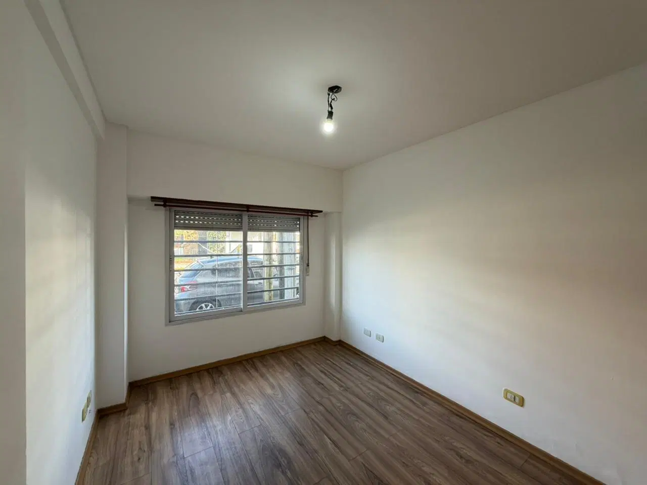 Departamento dos ambientes en alquiler patio propio en wilde 3