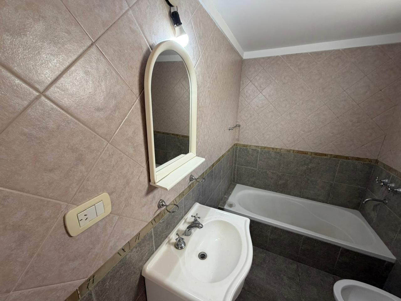 Departamento dos ambientes en alquiler patio propio en wilde