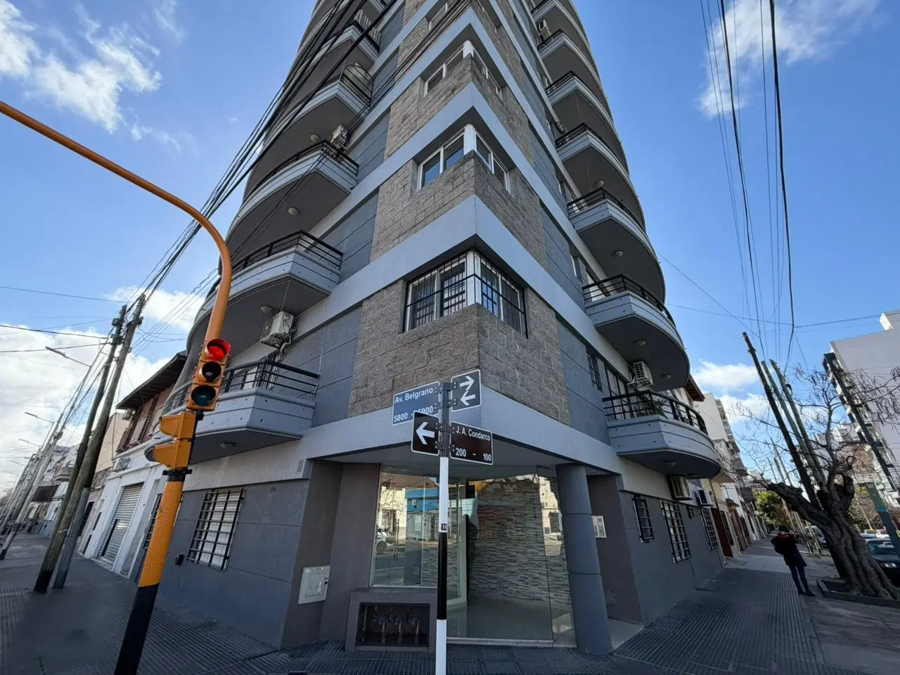 Departamento dos ambientes en alquiler patio propio en wilde 5