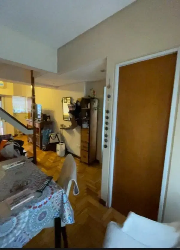 Duplex de tres ambientes con balcón aterrazado, lavadero y cochera en venta 2