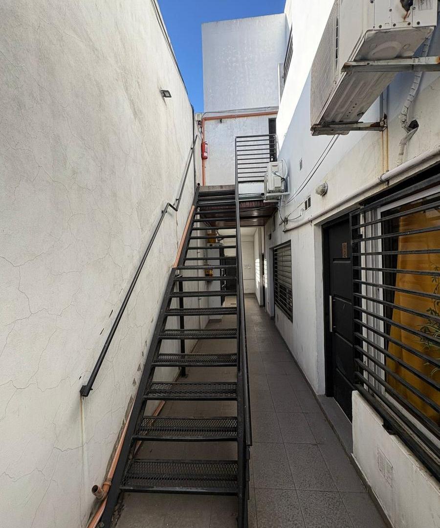 Foto de Departamento tres ambientes y dos patios en Venta en Crucecita, imagen 2
