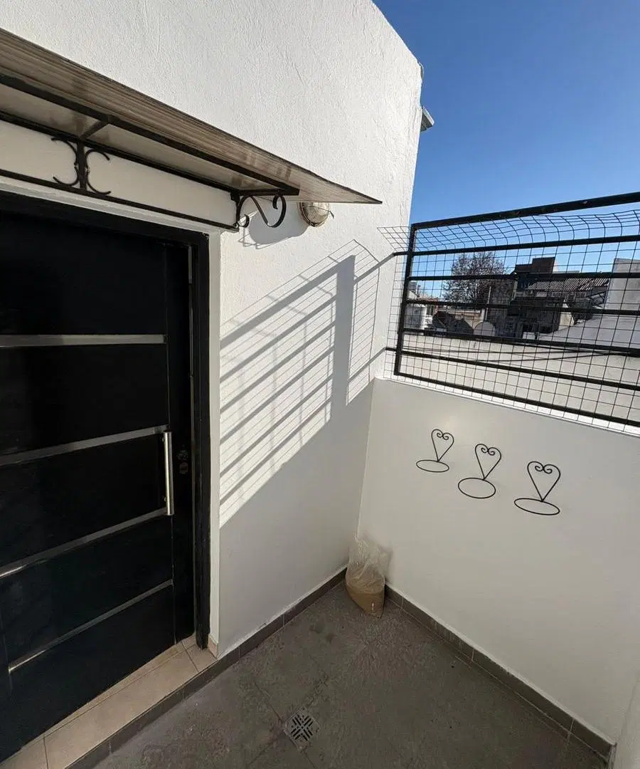 Departamento tres ambientes y dos patios en Venta en Crucecita 2