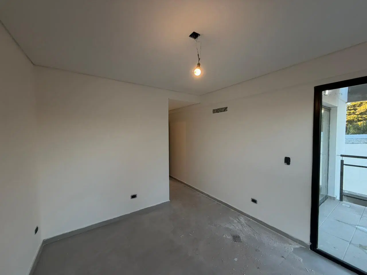 Departamento dos ambientes cochera en venta en bernal 4