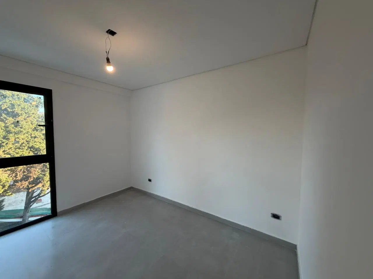 Departamento dos ambientes cochera en venta en bernal 5