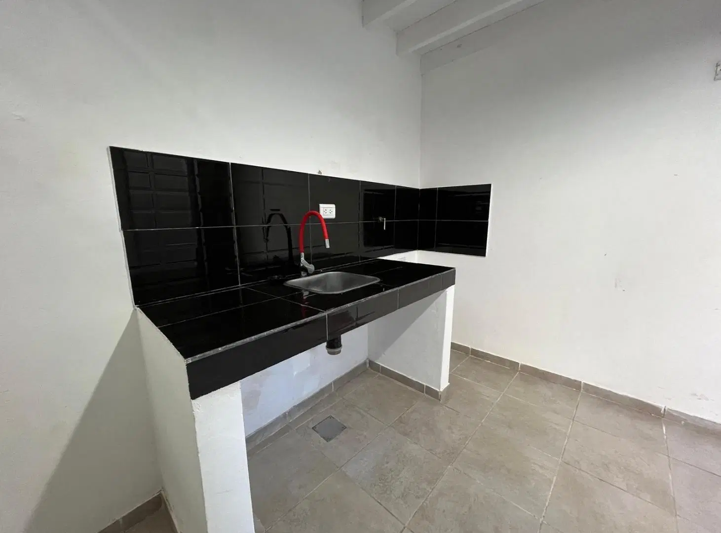 Departamento PH de dos ambientes en alquiler en Wilde sin expensas 4