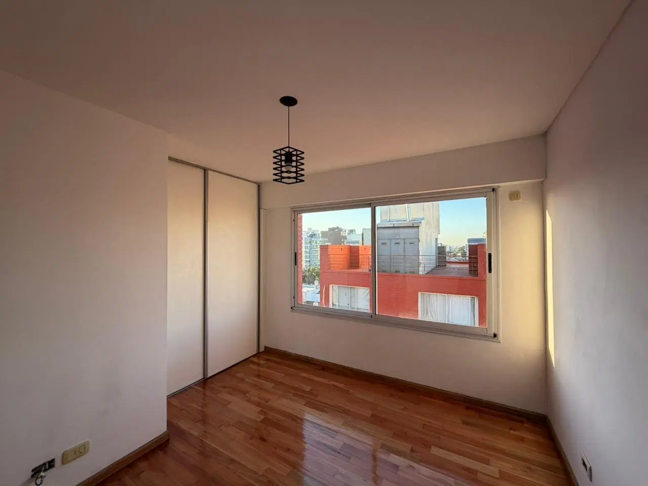 Amplio departamento dos ambientes en alquiler wilde 8