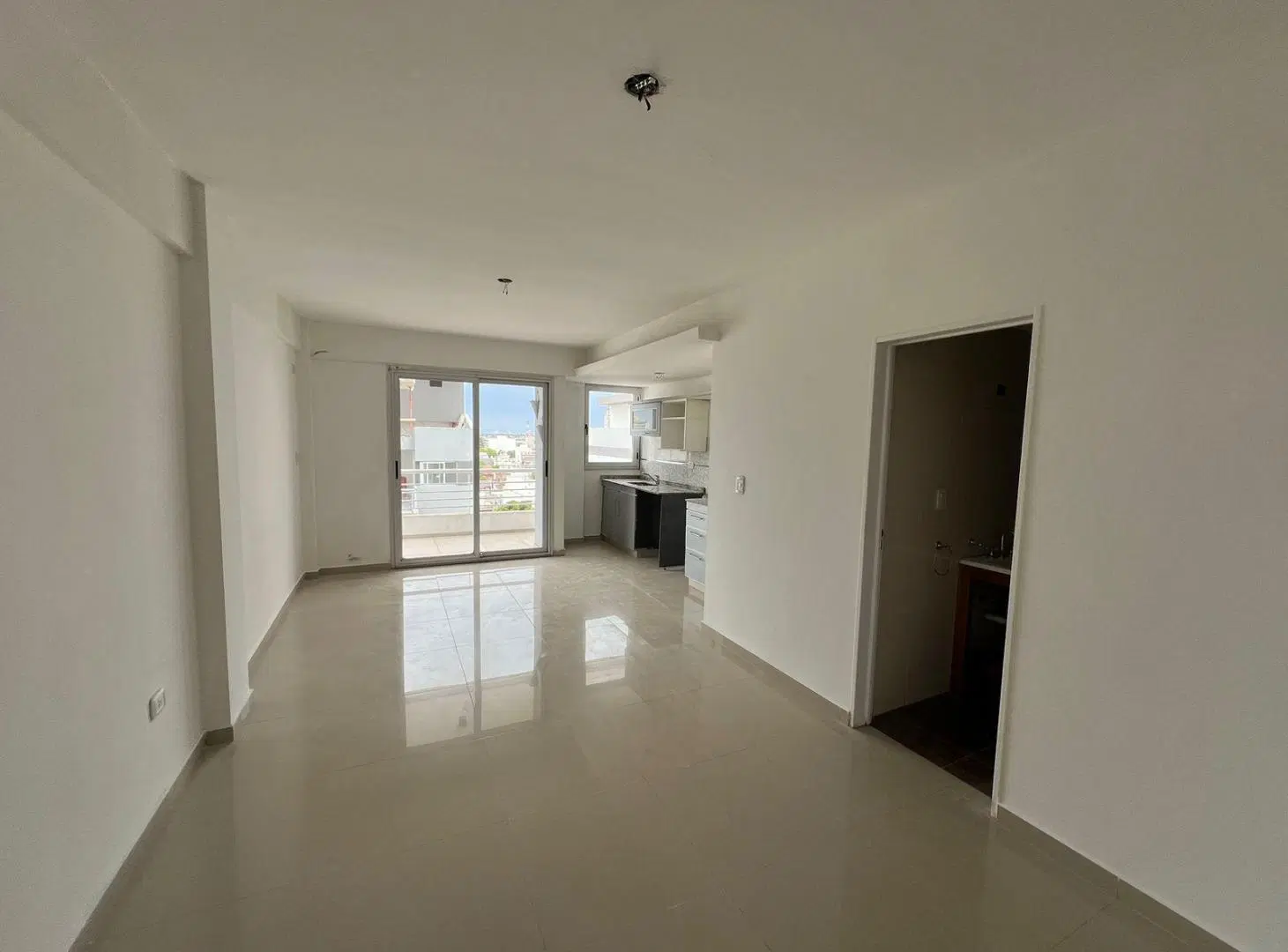 Departamento de dos ambientes en alquiler en el Centro de Wilde 2