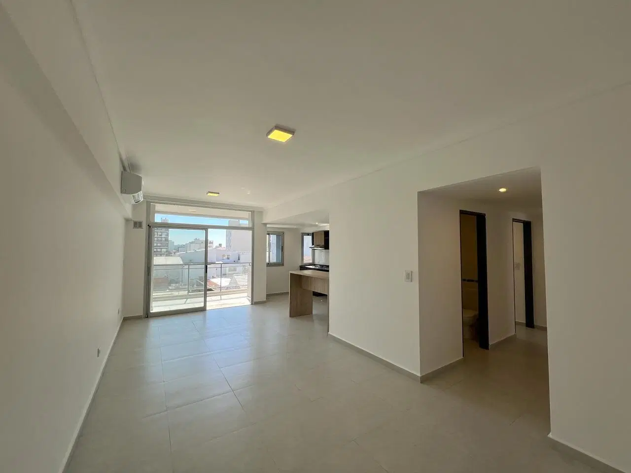 Condarco 134, Wilde ¡Semipiso de 4 ambientes con dos baños en Venta! 2