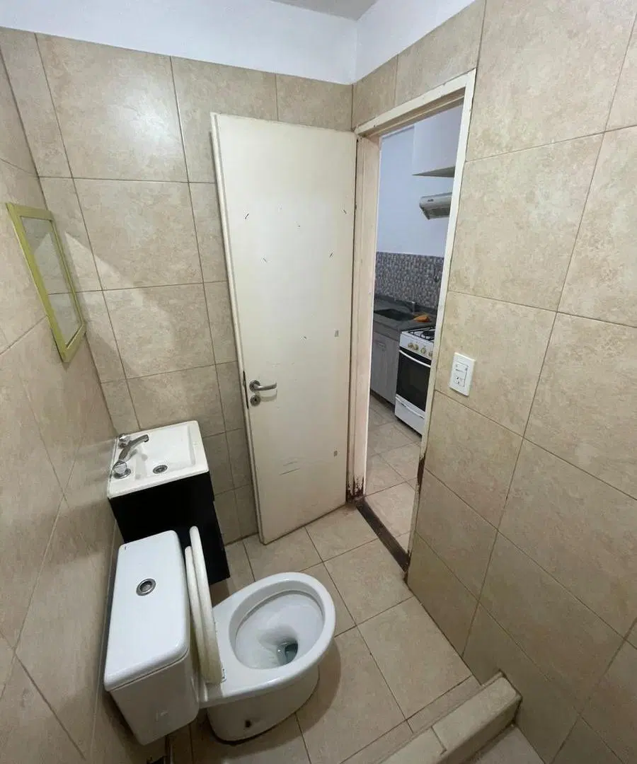 Departamento de ambiente y medio con Patio en Alquiler en Avellaneda 5