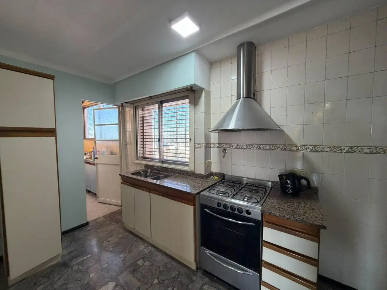 Departamento semipiso cuatro ambientes venta wilde centro las flores 4