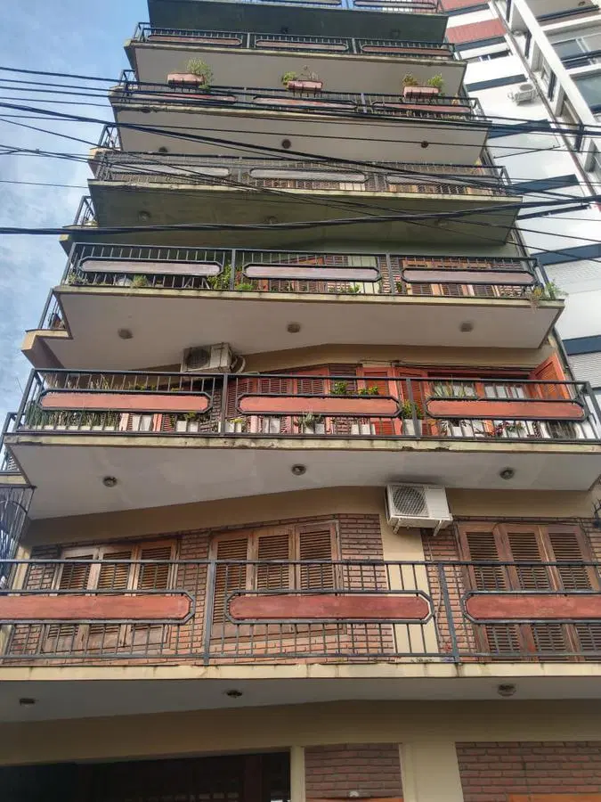 Departamento de 3 ambientes Wilde centro venta semipiso apto crédito cochera 1