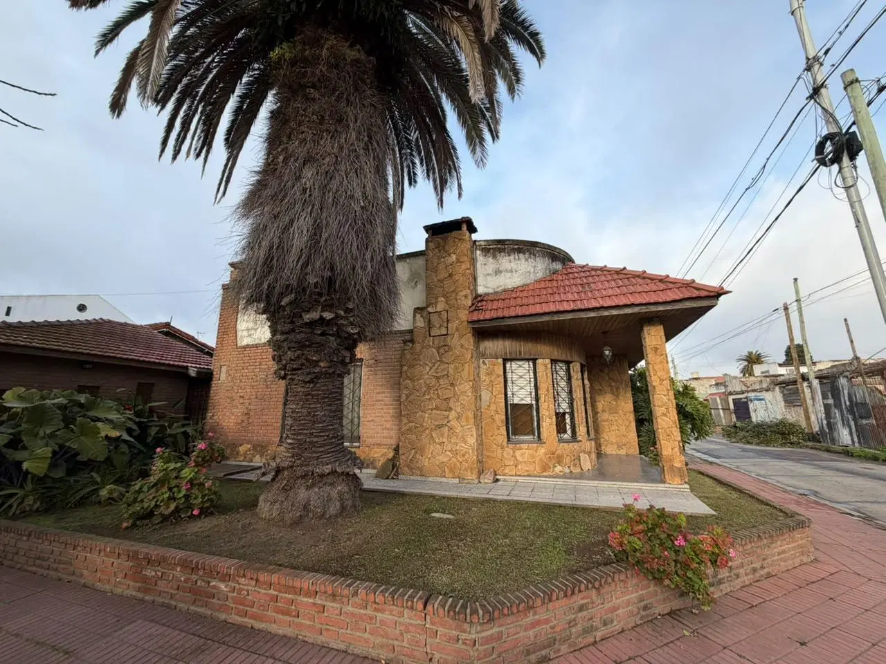 Casa cuatro ambientes en venta wilde chalet cochera 2
