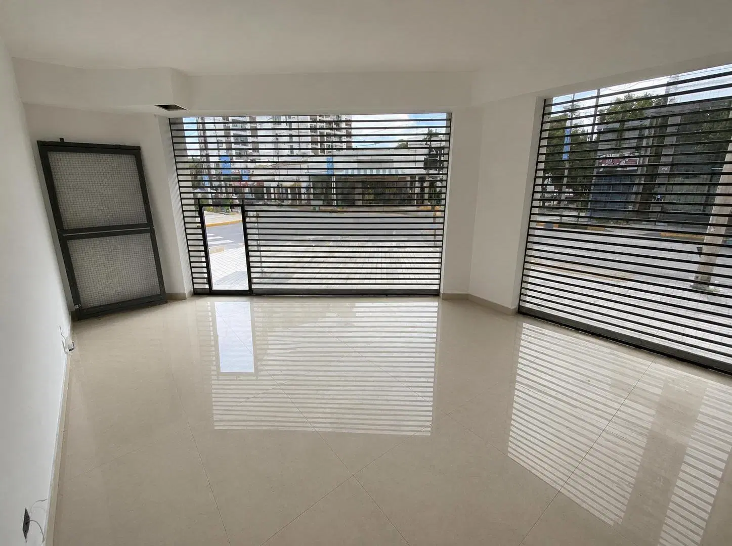 Local comercial en alquiler en wilde centro 4