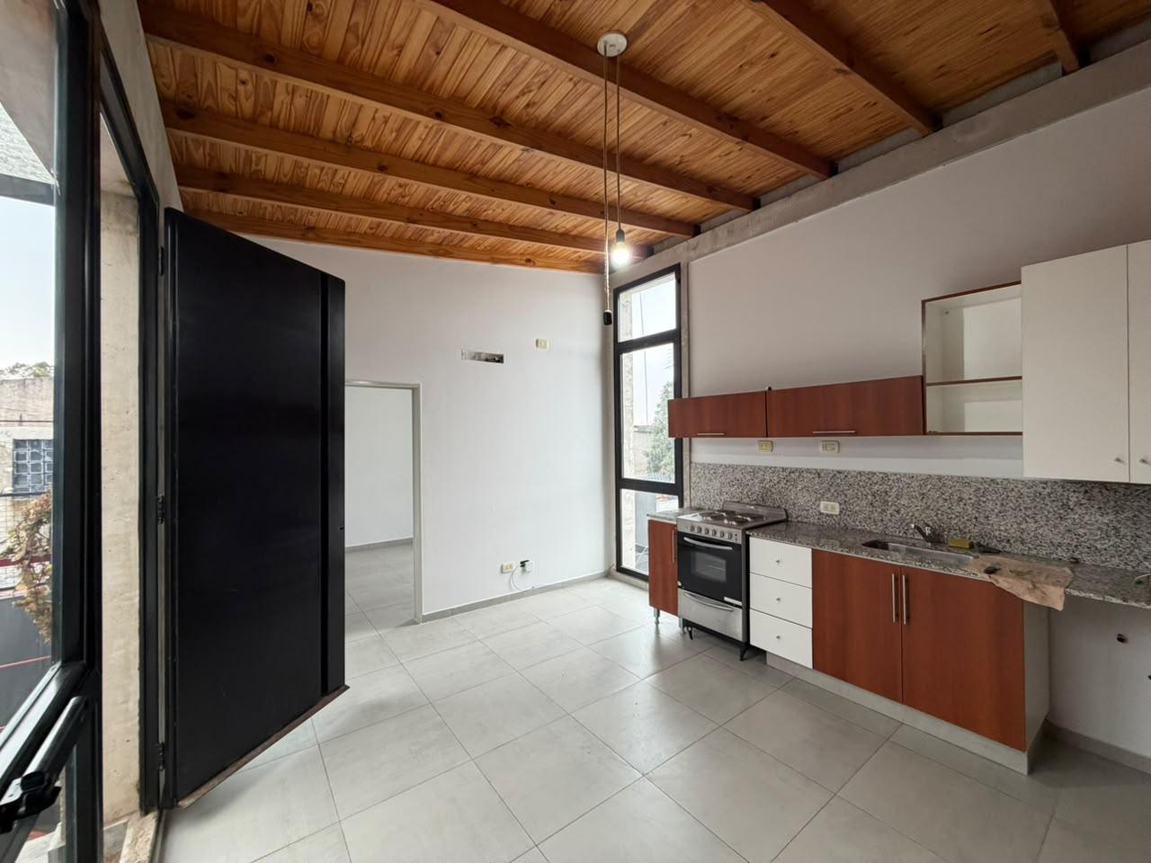 Foto de Departamento de tres ambientes primer piso Alquiler en Villa Dominico, imagen 1