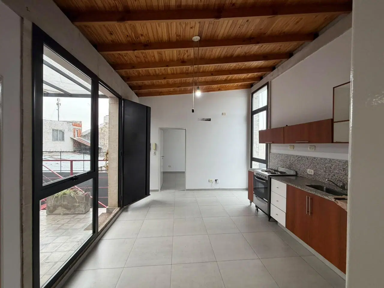 Departamento de tres ambientes primer piso  Alquiler en Villa Dominico 3