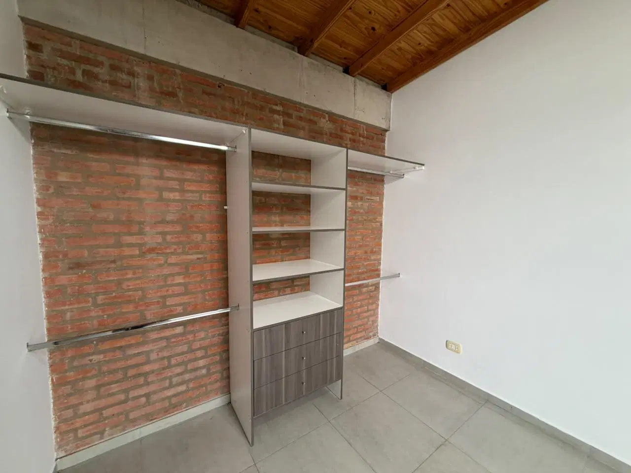 Departamento de tres ambientes primer piso  Alquiler en Villa Dominico 5