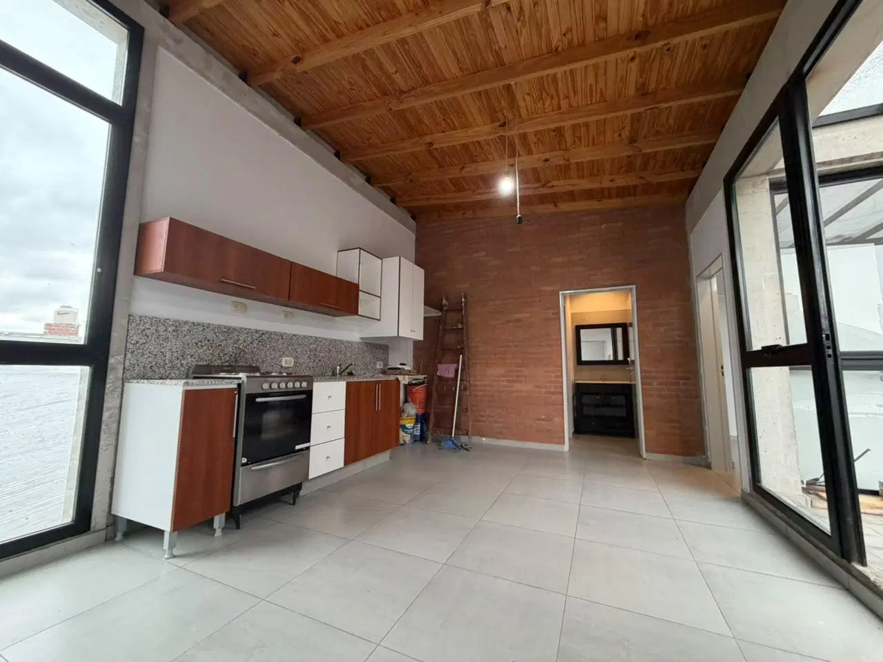 Departamento de tres ambientes primer piso  Alquiler en Villa Dominico 4