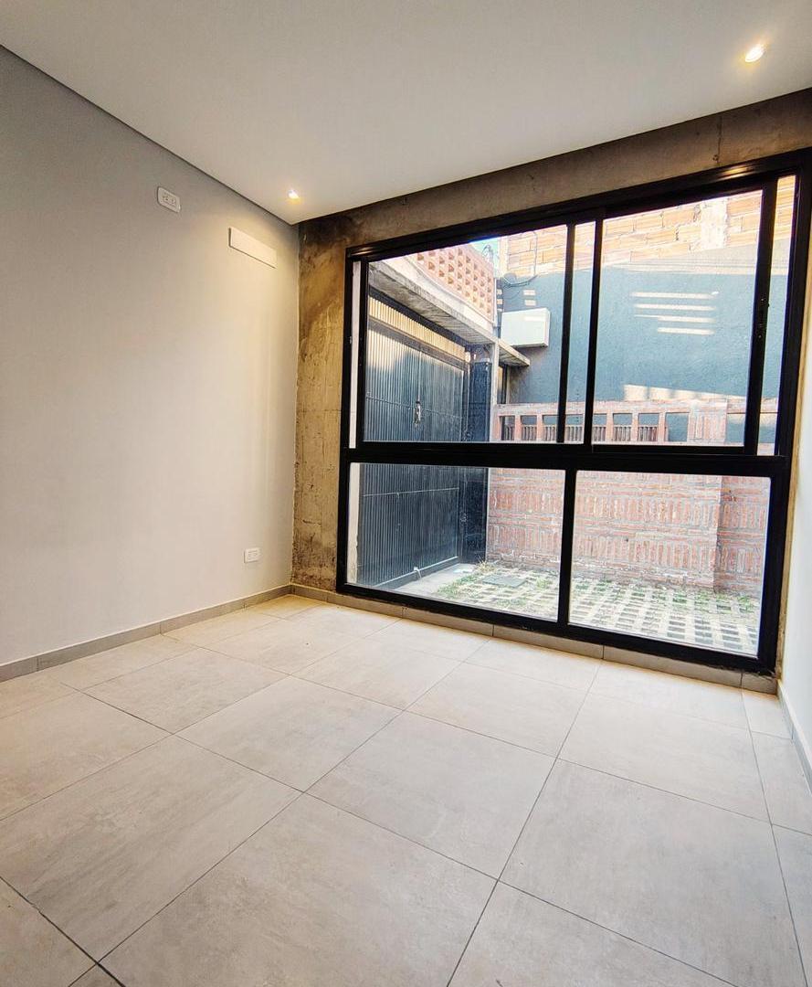 Foto de Departamento de dos ambientes patio Alquiler en Villa Dominico, imagen 3