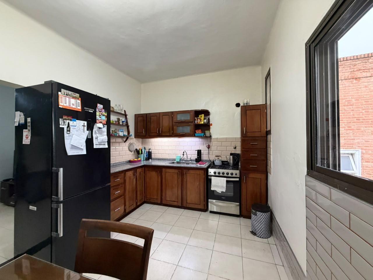 Foto de Amplia casa seis ambientes jardin y terraza a la venta en Wilde, imagen 3