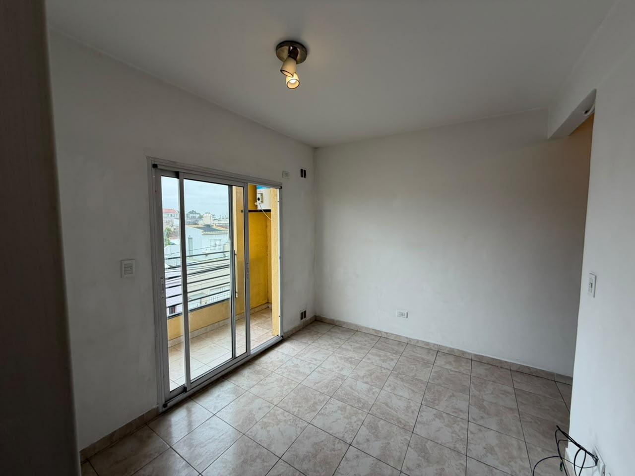 Foto de Departamento dos ambientes wilde en alquiler por escalera no apto, imagen 3