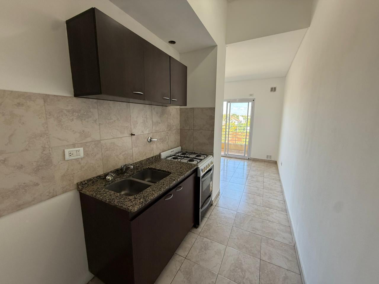 Foto de Departamento dos ambientes wilde en alquiler por escalera no apto, imagen 2