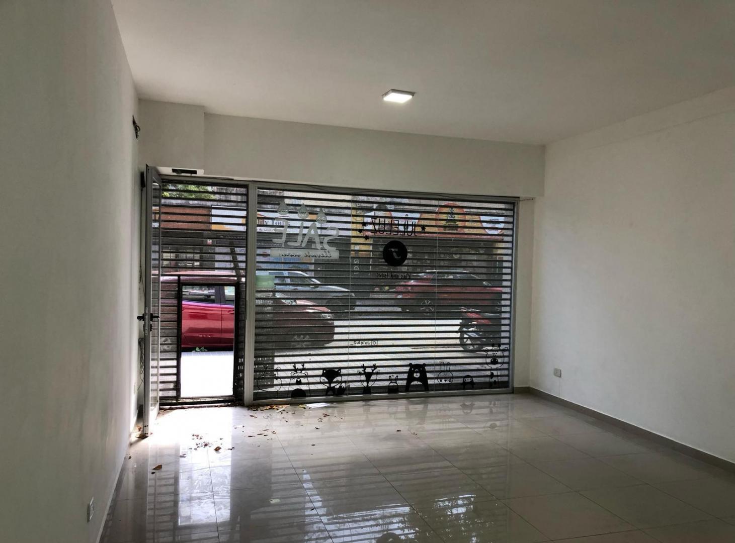 Foto de Local Comercial en Alquiler en Wilde Centro, imagen 2
