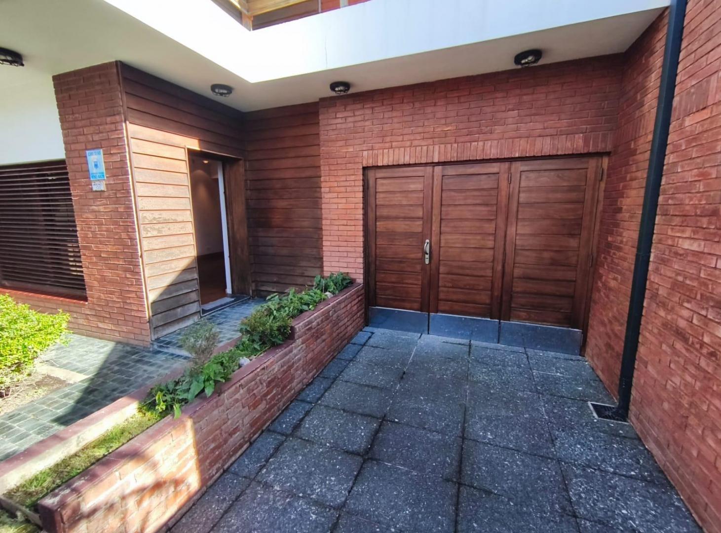 Foto de Casa venta 5 ambientes don bosco cochera pileta jardin banos en suite, imagen 1