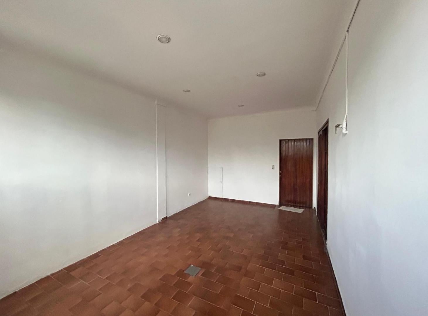 Foto de Casa apto credito venta quilmes oeste 3 domitorios cochera, imagen 2